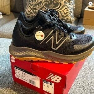 New Balance Men's Dynasoft Nitrel V5 Black Blue Trail Running Shoes Sz 7 WIDE 4E